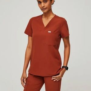 Figs auburn scrub top